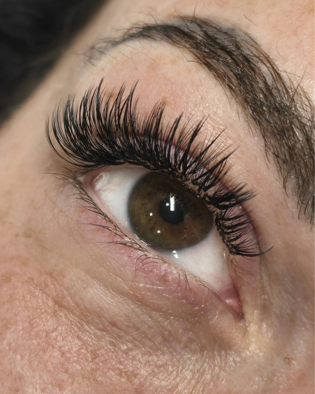 Wispy hybrid lash extensions with spiky tips and a soft cat-eye shape